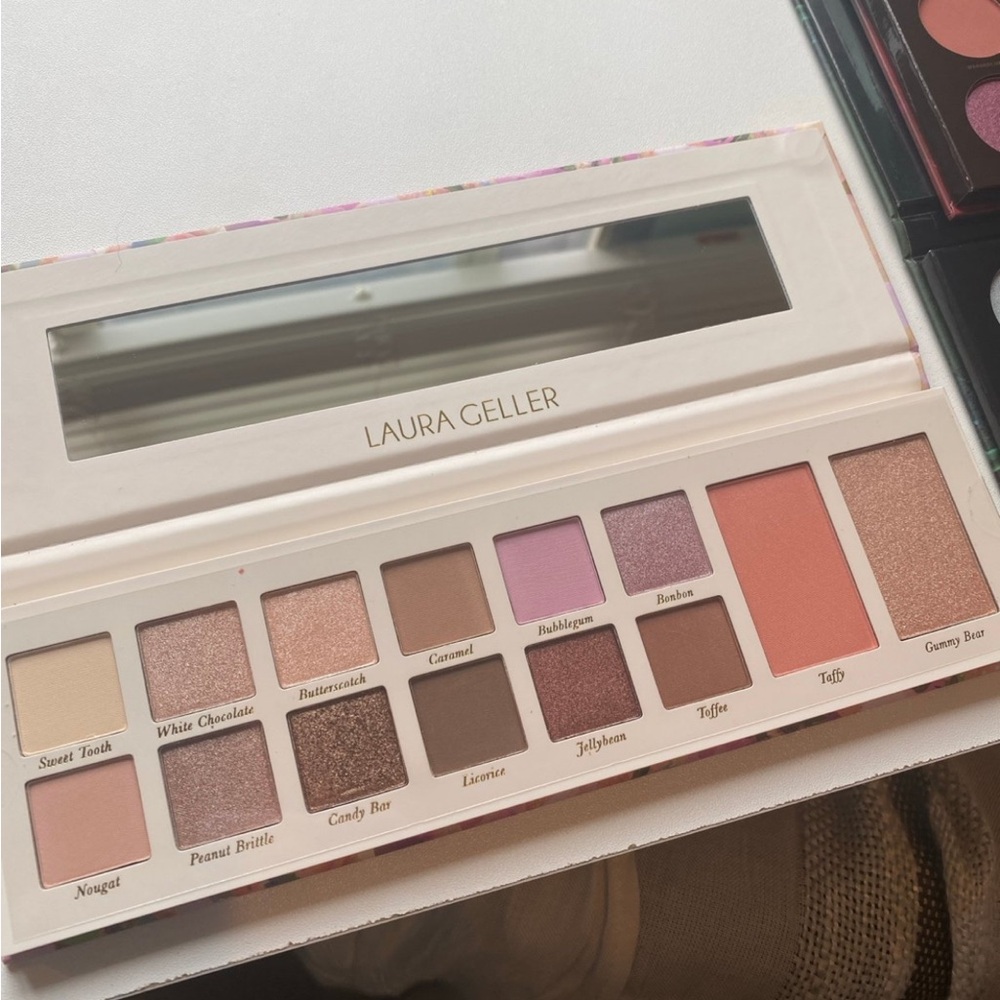 Vibrant Eyeshadow Palette Collection - Picture 5 of 9